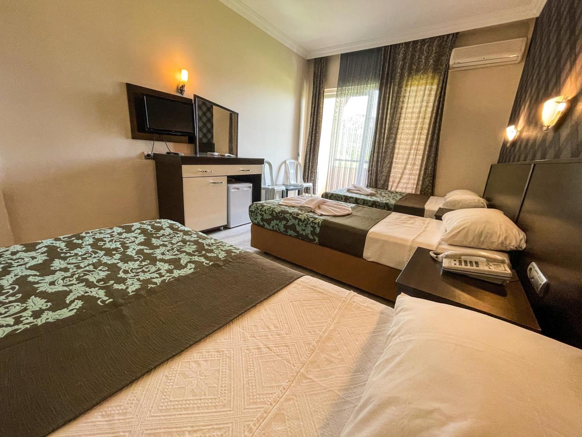 Castle Park Hotel ベルディビ エクステリア 写真